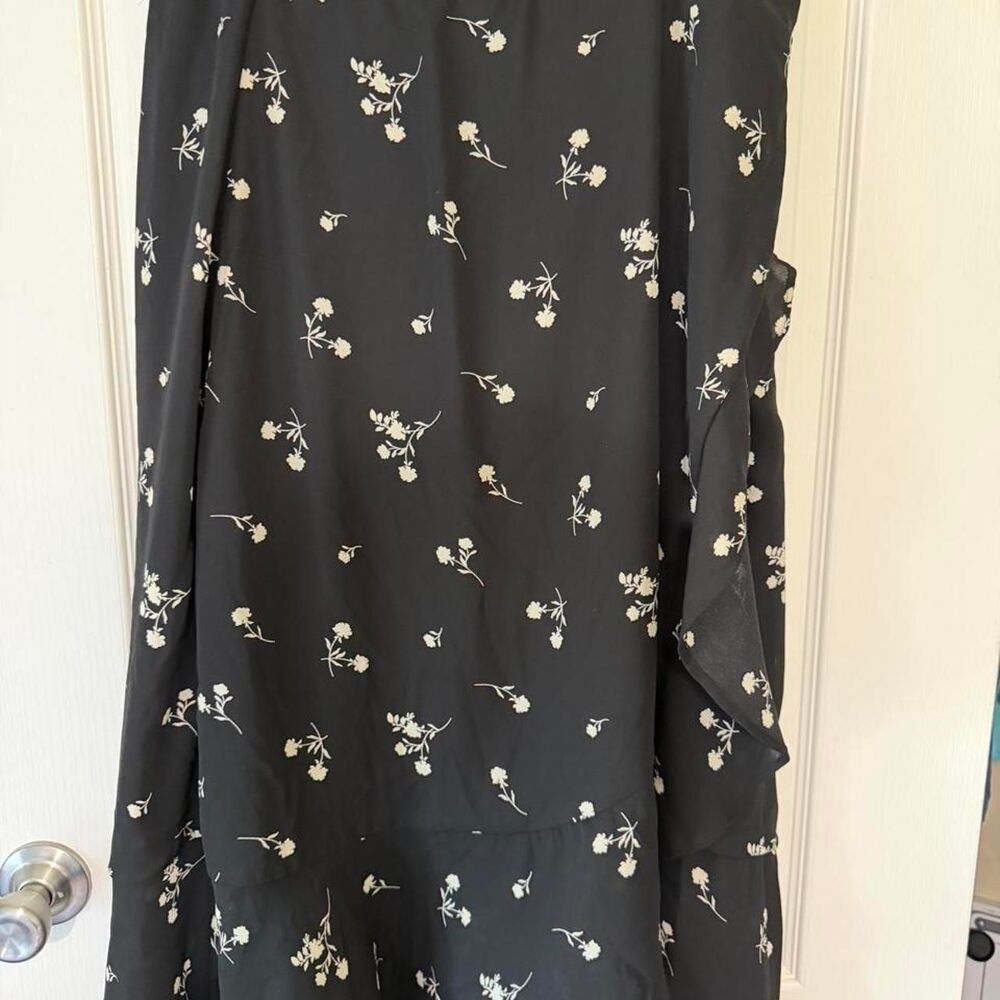 The Raconteur Women's Black and Cream Petite Skirt